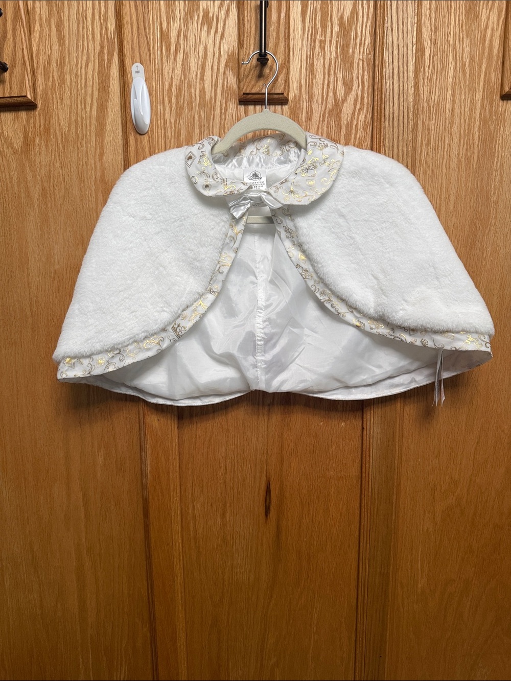 Disney White Girls fur Cape with Gold Trim